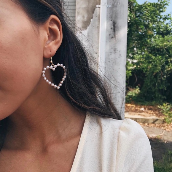 Lulus Jewelry - “Heart of Gold & Pearls” Trendy Cute Hoop Earring